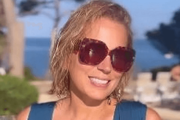 Jasmine Harman was dubbed ‘hottest ever’ as she wore a plunging swimsuit to flaunt her curves while enjoying a family vacation