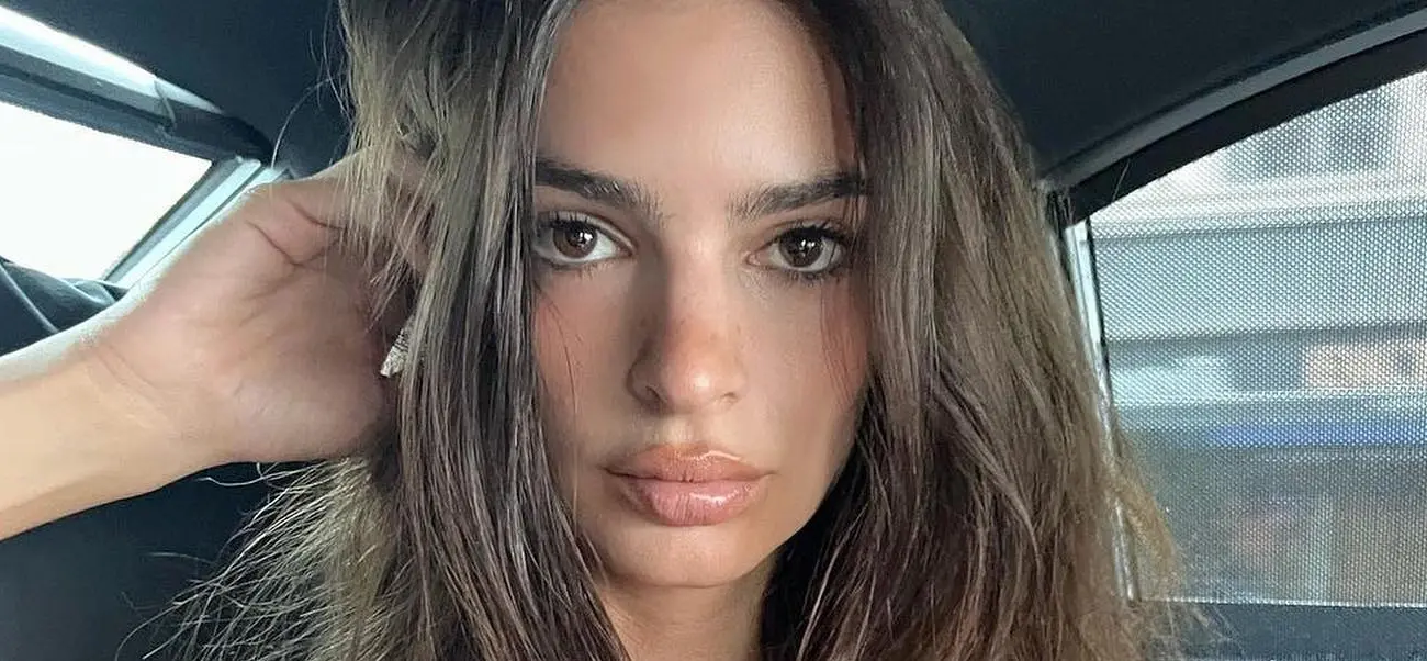 In an attempt to pose as silver screen legend, Emily Ratajkowski shows off her new hairdo and leaves fans awestruck