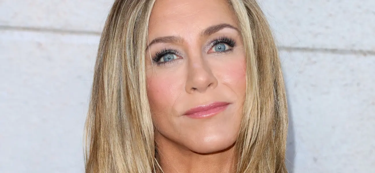 Jennifer Aniston Bares Toned Physique In Revealing Black Bodysuit